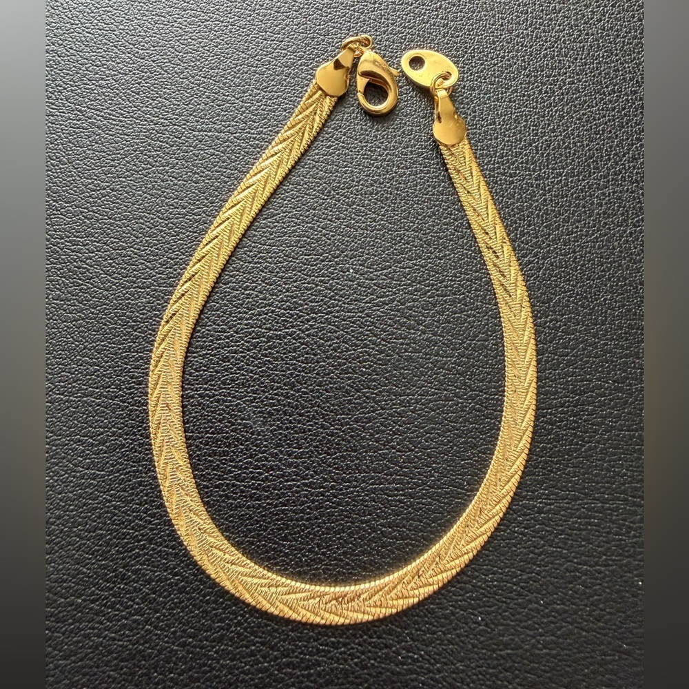 Vintage Gold Tone Herringbone Chain Bracelet (S.H. Tag) - Picture 4 of 10